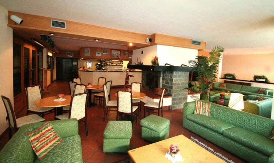 Hotel Santa Caterina サンタ・カテリーナ・ヴァルフルヴァ エクステリア 写真