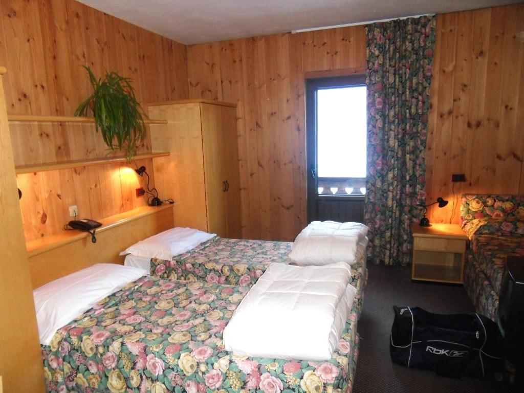 Hotel Santa Caterina サンタ・カテリーナ・ヴァルフルヴァ エクステリア 写真