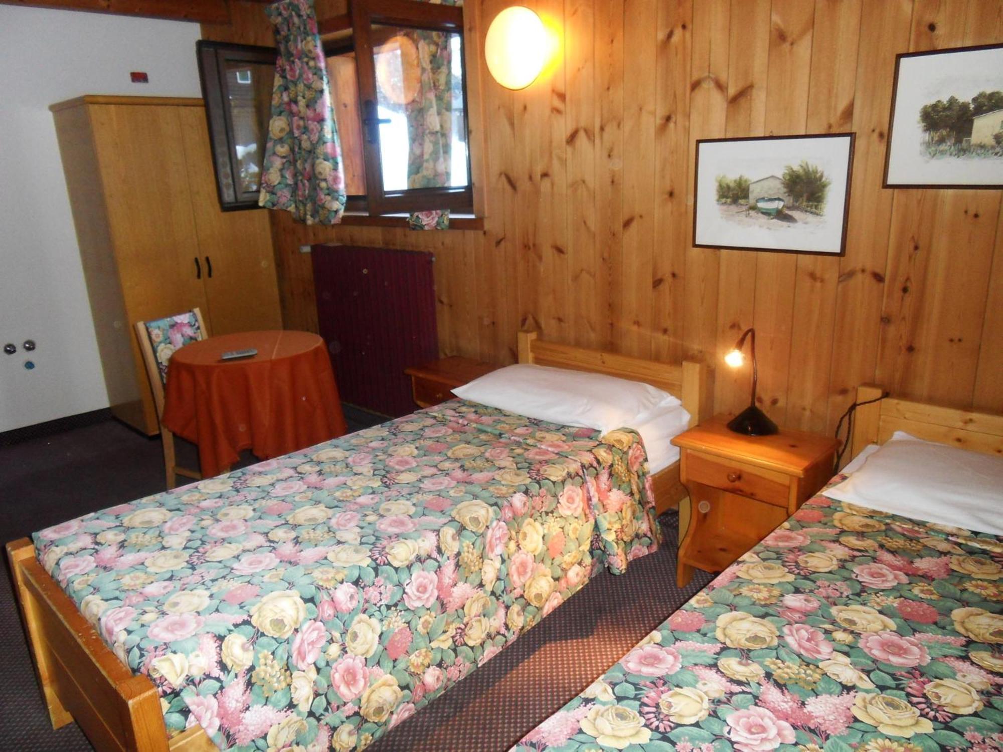 Hotel Santa Caterina サンタ・カテリーナ・ヴァルフルヴァ エクステリア 写真