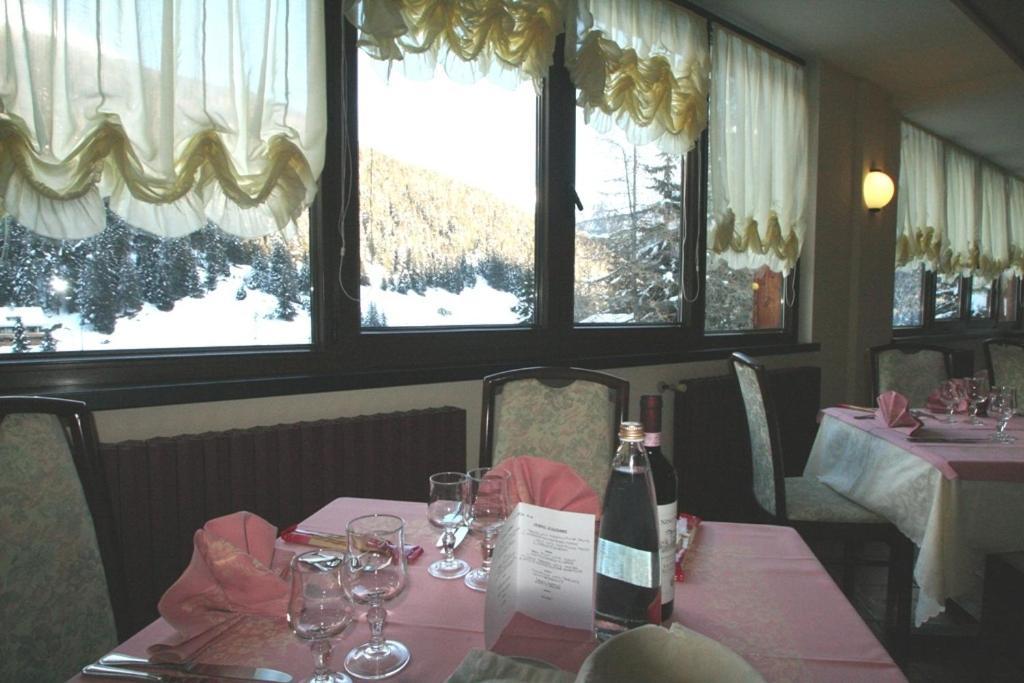 Hotel Santa Caterina サンタ・カテリーナ・ヴァルフルヴァ エクステリア 写真