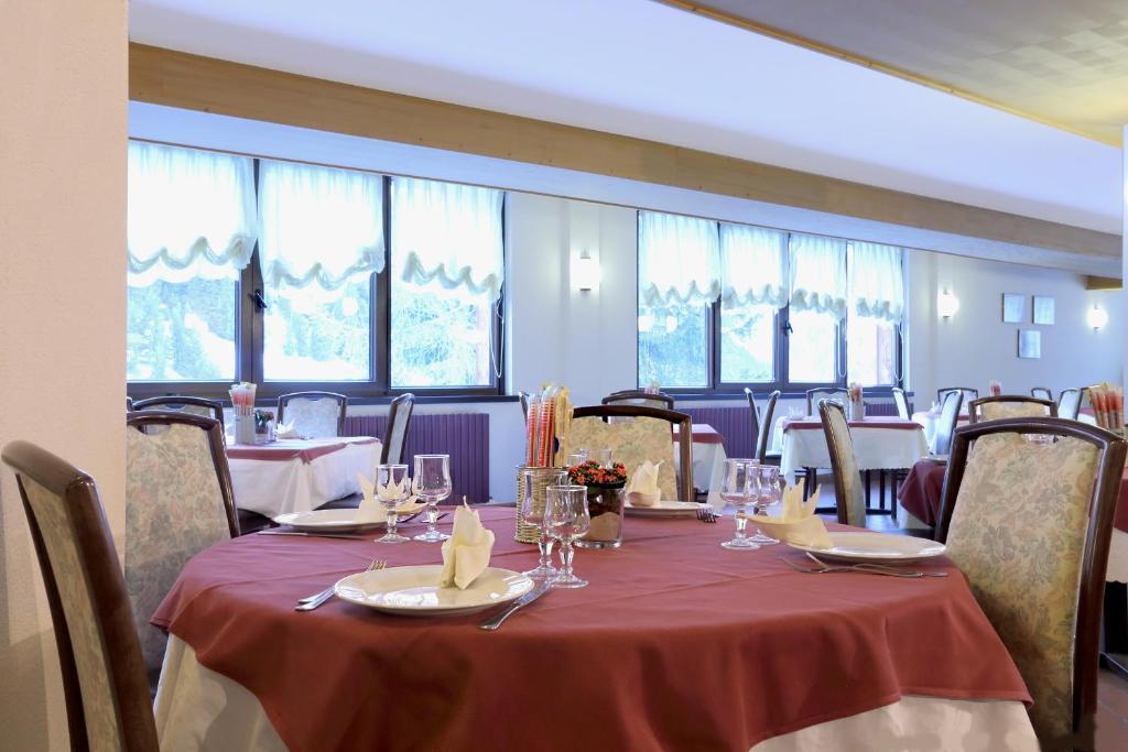 Hotel Santa Caterina サンタ・カテリーナ・ヴァルフルヴァ エクステリア 写真