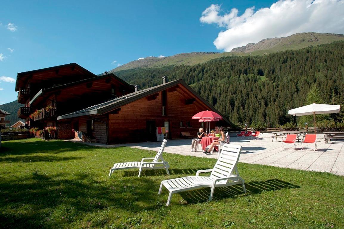 Hotel Santa Caterina サンタ・カテリーナ・ヴァルフルヴァ エクステリア 写真